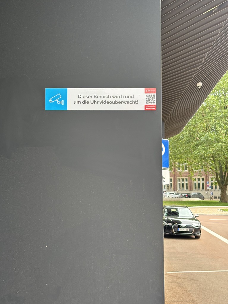Transparente Kennzeichnung der Videoüberwachung im Objektkontext