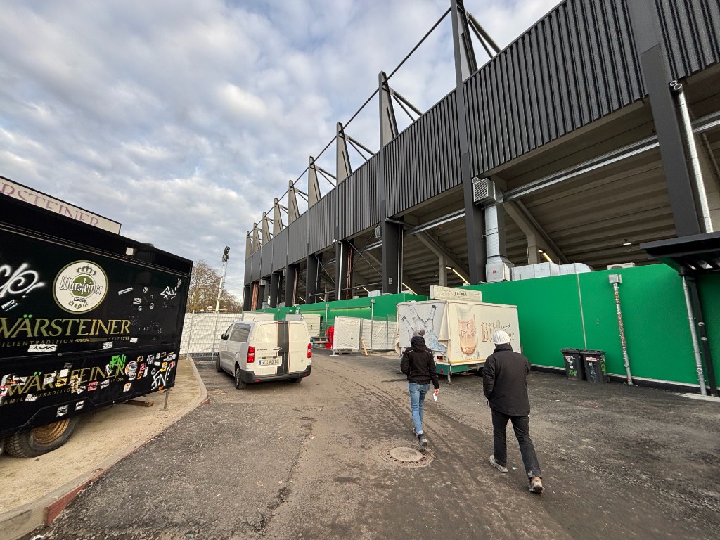 Neubau Tribüne und Großgerät – sensibles Baustellenareal