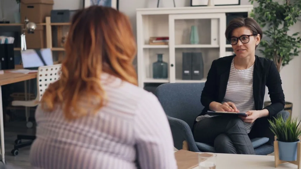 Counselling conversation in a social or public organisation